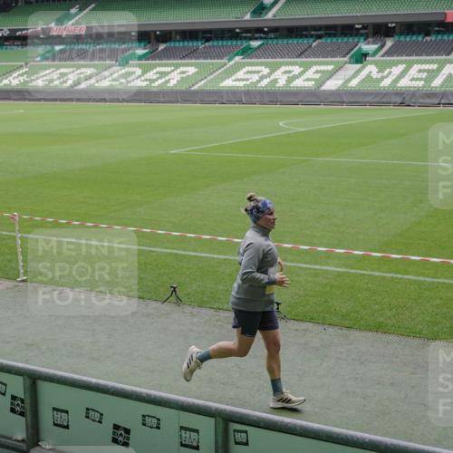 05.10.2025 - 20. swb-Marathon Bremen Michael Burmester http://msf.ph/oto/9244618 05.10.2025 10:36:46 Laufen im Stadion 7123, 7777, 7908, 8585, 9005, 9177, 9208, 9215, 9246, 9271, 9272, 9294, 9305, 9327, 9346, 9349, 9370, 9371, 9389, 9443, 9454, 9473, 9568, 9593, 9604, 9608, 9611, 9613, 9635, 9655, 9673, 9686, 9692, 9747, 9812, 9827, 9839, 9913, 9991, 10004, 10026, 10030, 10071, 10093, 10182, 10209, 10217, 10219, 10311, 10324, 10357, 10391, 10406, 10489, 10492, 10558, 10560, 10588, 10656, 10679, 10762, 10771, 10809, 10821, 10901, 7177, 9231, 9330 meine-sportfotos.de
