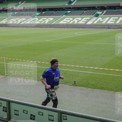 05.10.2025 - 20. swb-Marathon Bremen Michael Burmester http://msf.ph/oto/9244639 05.10.2025 10:36:47 Laufen im Stadion 7123, 7777, 7908, 8585, 9005, 9177, 9208, 9215, 9246, 9271, 9272, 9294, 9305, 9327, 9346, 9349, 9370, 9371, 9389, 9443, 9454, 9473, 9568, 9593, 9604, 9608, 9611, 9613, 9635, 9655, 9673, 9686, 9692, 9747, 9812, 9827, 9839, 9913, 9991, 10004, 10026, 10030, 10071, 10093, 10209, 10217, 10219, 10311, 10324, 10357, 10391, 10406, 10489, 10492, 10558, 10560, 10562, 10571, 10588, 10656, 10679, 10762, 10771, 10809, 10821, 10901, 7177 meine-sportfotos.de