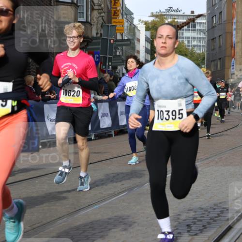05.10.2025 - 20. swb-Marathon Bremen Strokosch-Dieckow http://msf.ph/oto/9244676 05.10.2025 10:58:09 Ziel 9330, 9576, 9582, 9634, 9952, 10127, 10377, 10395, 10398, 10459, 10620, 11058, 11562, 11608 meine-sportfotos.de