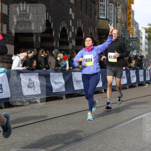 05.10.2025 - 20. swb-Marathon Bremen Strokosch-Dieckow http://msf.ph/oto/9244725 05.10.2025 10:58:11 Ziel 7077, 9330, 9634, 9952, 10368, 10377, 10398, 10620, 10786, 11049, 11562, 11608 meine-sportfotos.de
