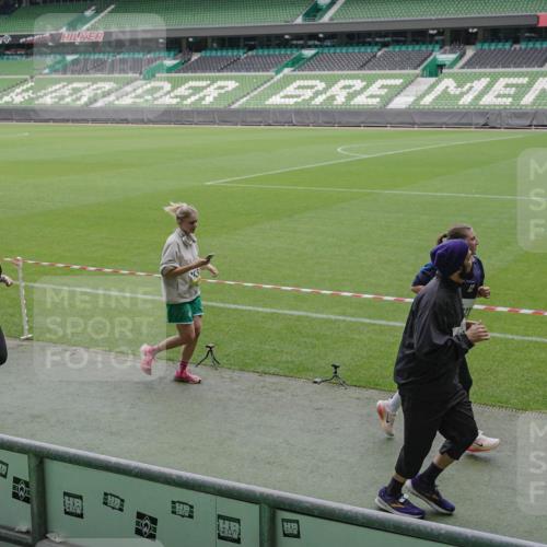 05.10.2025 - 20. swb-Marathon Bremen Michael Burmester http://msf.ph/oto/9244798 05.10.2025 10:36:51 Laufen im Stadion 7123, 7777, 7908, 8585, 9177, 9208, 9215, 9246, 9271, 9272, 9294, 9305, 9346, 9349, 9363, 9370, 9371, 9381, 9443, 9454, 9473, 9531, 9568, 9593, 9603, 9604, 9608, 9611, 9613, 9635, 9655, 9673, 9692, 9747, 9802, 9812, 9827, 9839, 9913, 9991, 10004, 10026, 10030, 10067, 10071, 10093, 10209, 10217, 10219, 10290, 10291, 10324, 10345, 10357, 10391, 10406, 10489, 10492, 10518, 10558, 10560, 10562, 10571, 10588, 10615, 10656, 10679, 10762, 10771, 10809, 10821, 10901, 7177 meine-sportfotos.de