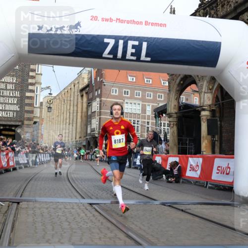 05.10.2025 - 20. swb-Marathon Bremen Yannick Fuchs http://msf.ph/oto/9244830 05.10.2025 10:42:20 Ziel 8187, 9364, 9504, 10838, 11217, 11422 meine-sportfotos.de