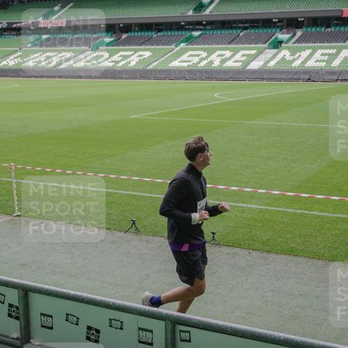 05.10.2025 - 20. swb-Marathon Bremen Michael Burmester http://msf.ph/oto/9244837 05.10.2025 10:36:54 Laufen im Stadion 7123, 7777, 7908, 8585, 9177, 9208, 9215, 9246, 9271, 9272, 9294, 9305, 9346, 9349, 9363, 9371, 9381, 9443, 9473, 9531, 9568, 9593, 9603, 9604, 9608, 9611, 9613, 9635, 9655, 9673, 9692, 9747, 9802, 9812, 9827, 9839, 9841, 9913, 9991, 10004, 10026, 10030, 10067, 10071, 10093, 10209, 10217, 10219, 10290, 10291, 10324, 10345, 10357, 10406, 10489, 10492, 10518, 10558, 10560, 10562, 10571, 10588, 10615, 10656, 10679, 10762, 10771, 10809, 10821, 10901, 11184, 11251, 8585 meine-sportfotos.de