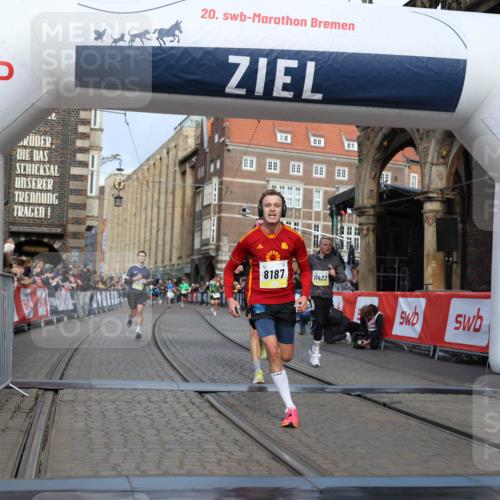 05.10.2025 - 20. swb-Marathon Bremen Yannick Fuchs http://msf.ph/oto/9244847 05.10.2025 10:42:20 Ziel 8187, 9364, 9504, 10838, 11217, 11422 meine-sportfotos.de