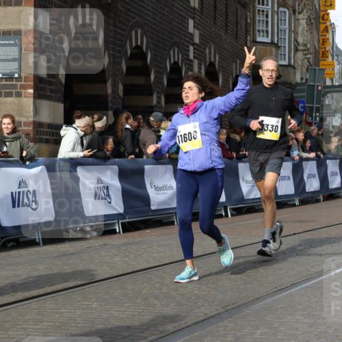 05.10.2025 - 20. swb-Marathon Bremen Strokosch-Dieckow http://msf.ph/oto/9244868 05.10.2025 10:58:11 Ziel 7077, 9330, 9634, 9952, 10368, 10377, 10398, 10620, 10786, 11049, 11562, 11608 meine-sportfotos.de