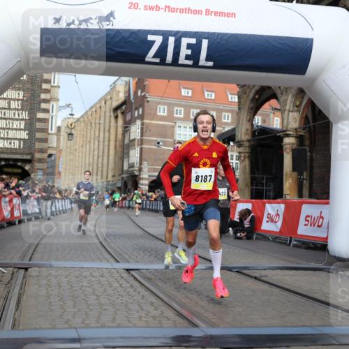05.10.2025 - 20. swb-Marathon Bremen Yannick Fuchs http://msf.ph/oto/9244876 05.10.2025 10:42:20 Ziel 8187, 9364, 9504, 10838, 11217, 11422 meine-sportfotos.de