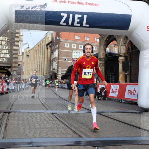 05.10.2025 - 20. swb-Marathon Bremen Yannick Fuchs http://msf.ph/oto/9244884 05.10.2025 10:42:20 Ziel 8187, 9364, 9504, 10838, 11217, 11422 meine-sportfotos.de