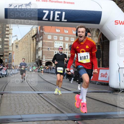 05.10.2025 - 20. swb-Marathon Bremen Yannick Fuchs http://msf.ph/oto/9244893 05.10.2025 10:42:21 Ziel 8187, 9364, 9504, 10838, 11217, 11422 meine-sportfotos.de