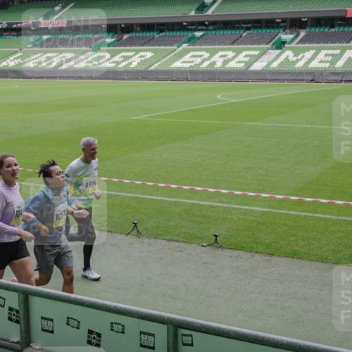 05.10.2025 - 20. swb-Marathon Bremen Michael Burmester http://msf.ph/oto/9244897 05.10.2025 10:36:55 Laufen im Stadion 7123, 7777, 7908, 9177, 9208, 9215, 9246, 9271, 9272, 9294, 9305, 9346, 9349, 9363, 9371, 9381, 9443, 9473, 9531, 9568, 9593, 9603, 9604, 9608, 9611, 9613, 9635, 9655, 9673, 9692, 9747, 9802, 9812, 9827, 9839, 9841, 9913, 9991, 10004, 10026, 10030, 10067, 10071, 10093, 10209, 10217, 10219, 10290, 10291, 10324, 10345, 10357, 10406, 10489, 10492, 10518, 10558, 10560, 10562, 10571, 10588, 10615, 10656, 10679, 10762, 10771, 10809, 10821, 10901, 11184, 11251, 7908, 8585 meine-sportfotos.de