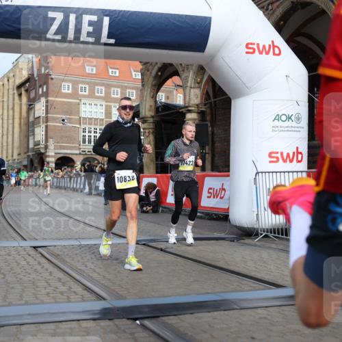 05.10.2025 - 20. swb-Marathon Bremen Yannick Fuchs http://msf.ph/oto/9244939 05.10.2025 10:42:21 Ziel 8187, 9364, 9504, 10838, 11217, 11422 meine-sportfotos.de