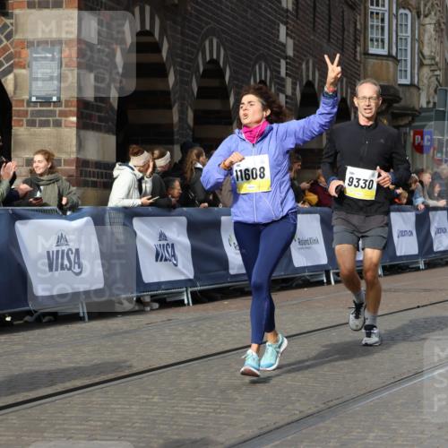 05.10.2025 - 20. swb-Marathon Bremen Strokosch-Dieckow http://msf.ph/oto/9244950 05.10.2025 10:58:11 Ziel 7077, 9330, 9634, 9952, 10368, 10377, 10398, 10620, 10786, 11049, 11562, 11608 meine-sportfotos.de