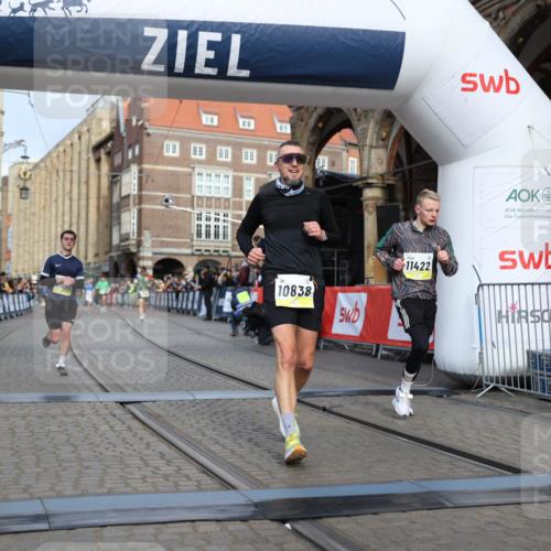05.10.2025 - 20. swb-Marathon Bremen Yannick Fuchs http://msf.ph/oto/9244980 05.10.2025 10:42:22 Ziel 8187, 9364, 9504, 10838, 11217, 11422 meine-sportfotos.de