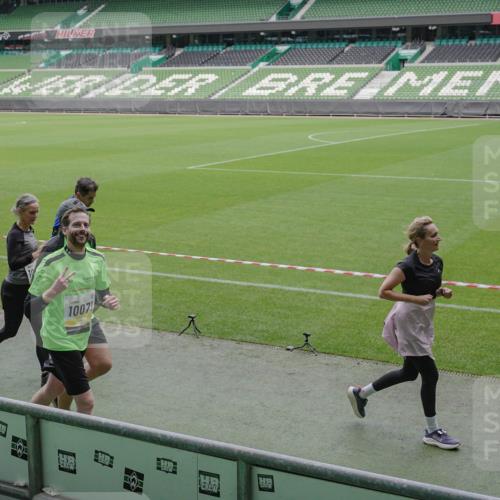 05.10.2025 - 20. swb-Marathon Bremen Michael Burmester http://msf.ph/oto/9244984 05.10.2025 10:36:57 Laufen im Stadion 7123, 7777, 9177, 9208, 9215, 9246, 9271, 9272, 9294, 9305, 9363, 9381, 9473, 9531, 9568, 9593, 9603, 9604, 9608, 9611, 9613, 9635, 9655, 9673, 9692, 9747, 9802, 9812, 9827, 9839, 9841, 9913, 9991, 10004, 10026, 10030, 10067, 10071, 10093, 10209, 10217, 10219, 10290, 10291, 10324, 10345, 10357, 10406, 10489, 10492, 10518, 10558, 10560, 10562, 10571, 10588, 10615, 10656, 10679, 10762, 10771, 10809, 10821, 10901, 11184, 11223, 11251, 7908, 8585, 9346 meine-sportfotos.de