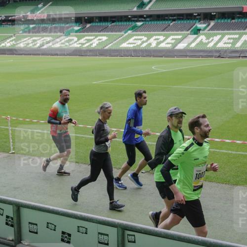 05.10.2025 - 20. swb-Marathon Bremen Michael Burmester http://msf.ph/oto/9245003 05.10.2025 10:36:58 Laufen im Stadion 7123, 7777, 9177, 9208, 9215, 9246, 9271, 9272, 9294, 9305, 9363, 9381, 9473, 9531, 9568, 9593, 9600, 9603, 9604, 9608, 9611, 9613, 9635, 9655, 9673, 9692, 9747, 9802, 9812, 9827, 9839, 9841, 9913, 9979, 9991, 10004, 10026, 10030, 10067, 10071, 10093, 10209, 10217, 10290, 10291, 10324, 10345, 10357, 10370, 10406, 10489, 10492, 10518, 10558, 10560, 10562, 10571, 10588, 10615, 10656, 10679, 10762, 10771, 10809, 10821, 10901, 11184, 11223, 11251, 7908, 8585, 9346 meine-sportfotos.de