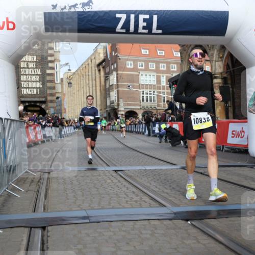 05.10.2025 - 20. swb-Marathon Bremen Yannick Fuchs http://msf.ph/oto/9245010 05.10.2025 10:42:22 Ziel 8187, 9364, 9504, 10838, 11217, 11422 meine-sportfotos.de