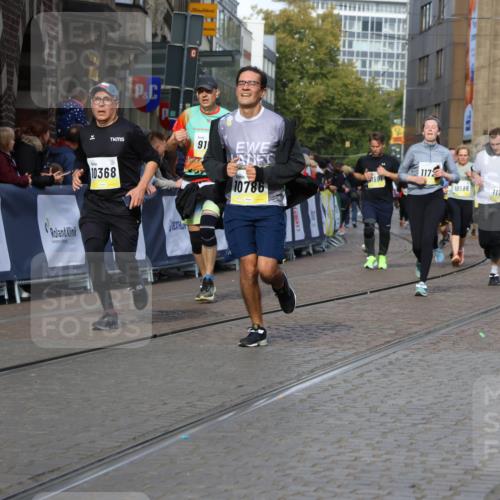 05.10.2025 - 20. swb-Marathon Bremen Strokosch-Dieckow http://msf.ph/oto/9245024 05.10.2025 10:58:17 Ziel 7077, 9174, 9462, 9608, 9952, 10084, 10368, 10586, 10786, 11049, 11184, 11495, 11562, 11724 meine-sportfotos.de