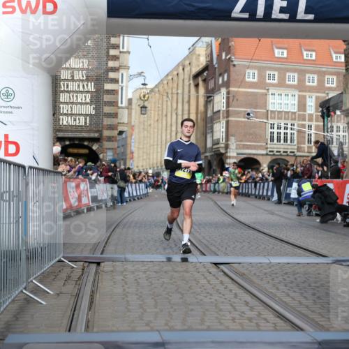 05.10.2025 - 20. swb-Marathon Bremen Yannick Fuchs http://msf.ph/oto/9245028 05.10.2025 10:42:22 Ziel 8187, 9364, 9504, 10838, 11217, 11422 meine-sportfotos.de