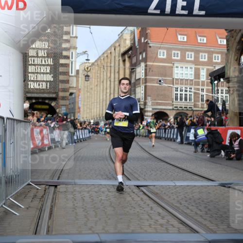 05.10.2025 - 20. swb-Marathon Bremen Yannick Fuchs http://msf.ph/oto/9245095 05.10.2025 10:42:23 Ziel 8187, 9364, 10838, 11217, 11422 meine-sportfotos.de