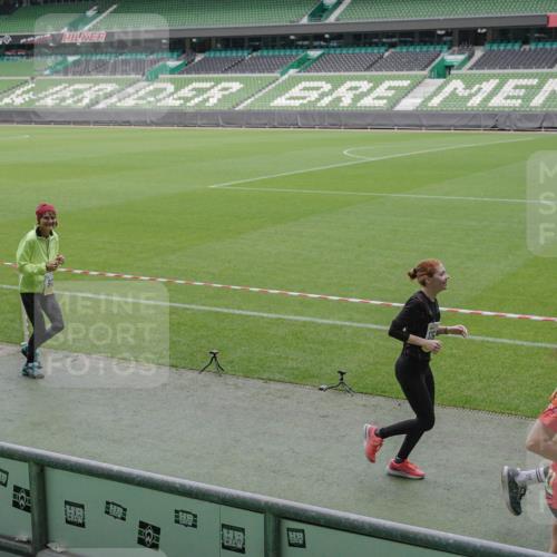05.10.2025 - 20. swb-Marathon Bremen Michael Burmester http://msf.ph/oto/9245108 05.10.2025 10:37:03 Laufen im Stadion 7123, 7777, 9177, 9208, 9246, 9271, 9272, 9294, 9305, 9363, 9381, 9473, 9531, 9593, 9600, 9603, 9604, 9608, 9613, 9635, 9655, 9673, 9692, 9802, 9812, 9827, 9839, 9841, 9913, 9979, 9991, 10004, 10026, 10030, 10067, 10071, 10093, 10158, 10209, 10217, 10290, 10291, 10345, 10370, 10406, 10489, 10492, 10508, 10518, 10558, 10560, 10562, 10571, 10588, 10615, 10656, 10679, 10762, 10771, 10809, 10821, 10901, 11184, 11223, 11251, 7908, 8585, 9215, 9346 meine-sportfotos.de