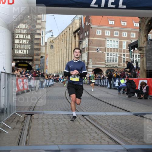 05.10.2025 - 20. swb-Marathon Bremen Yannick Fuchs http://msf.ph/oto/9245115 05.10.2025 10:42:23 Ziel 8187, 9364, 10838, 11217, 11422 meine-sportfotos.de