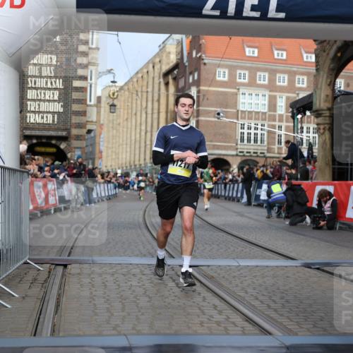 05.10.2025 - 20. swb-Marathon Bremen Yannick Fuchs http://msf.ph/oto/9245156 05.10.2025 10:42:23 Ziel 8187, 9364, 10838, 11217, 11422 meine-sportfotos.de