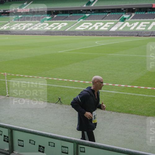 05.10.2025 - 20. swb-Marathon Bremen Michael Burmester http://msf.ph/oto/9245179 05.10.2025 10:37:06 Laufen im Stadion 7777, 9177, 9208, 9246, 9271, 9272, 9294, 9305, 9363, 9381, 9473, 9531, 9532, 9593, 9600, 9603, 9604, 9608, 9613, 9635, 9655, 9673, 9692, 9802, 9812, 9827, 9839, 9841, 9913, 9979, 9991, 10004, 10026, 10030, 10067, 10071, 10093, 10158, 10209, 10217, 10290, 10291, 10345, 10370, 10406, 10489, 10492, 10508, 10518, 10558, 10560, 10562, 10571, 10588, 10615, 10656, 10679, 10762, 10771, 10809, 10821, 10901, 11184, 11223, 11251, 7908, 8585, 9215, 9346 meine-sportfotos.de