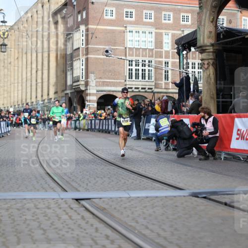 05.10.2025 - 20. swb-Marathon Bremen Yannick Fuchs http://msf.ph/oto/9245277 05.10.2025 10:42:25 Ziel 8187, 9364, 9700, 10838, 11217, 11422 meine-sportfotos.de