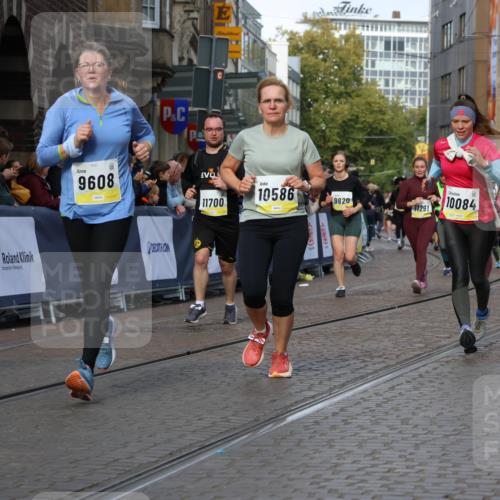 05.10.2025 - 20. swb-Marathon Bremen Strokosch-Dieckow http://msf.ph/oto/9245279 05.10.2025 10:58:23 Ziel 9174, 9433, 9462, 9608, 9820, 10055, 10084, 10586, 11181, 11184, 11291, 11495, 11591, 11700, 11724 meine-sportfotos.de