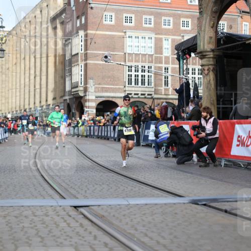 05.10.2025 - 20. swb-Marathon Bremen Yannick Fuchs http://msf.ph/oto/9245307 05.10.2025 10:42:25 Ziel 8187, 9364, 9700, 10838, 11217, 11422 meine-sportfotos.de