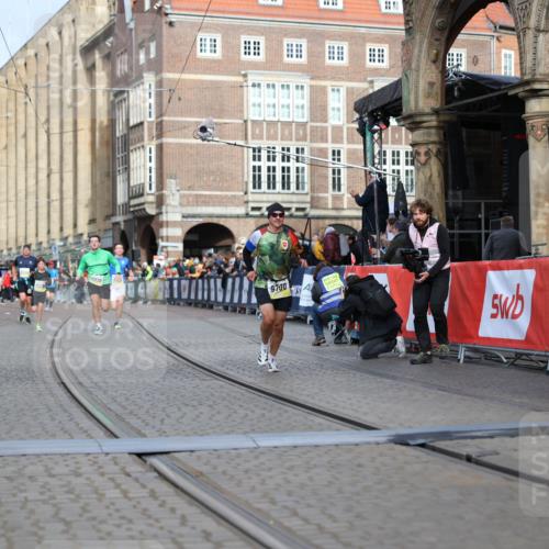 05.10.2025 - 20. swb-Marathon Bremen Yannick Fuchs http://msf.ph/oto/9245326 05.10.2025 10:42:25 Ziel 8187, 9364, 9700, 10838, 11217, 11422 meine-sportfotos.de