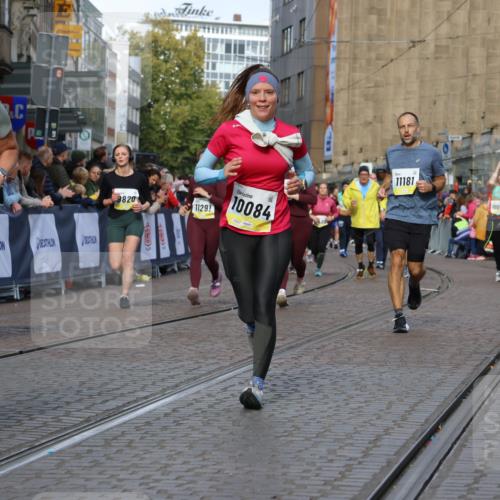 05.10.2025 - 20. swb-Marathon Bremen Strokosch-Dieckow http://msf.ph/oto/9245330 05.10.2025 10:58:24 Ziel 9433, 9608, 9820, 10055, 10084, 10408, 10586, 11181, 11184, 11291, 11495, 11591, 11700, 11724 meine-sportfotos.de
