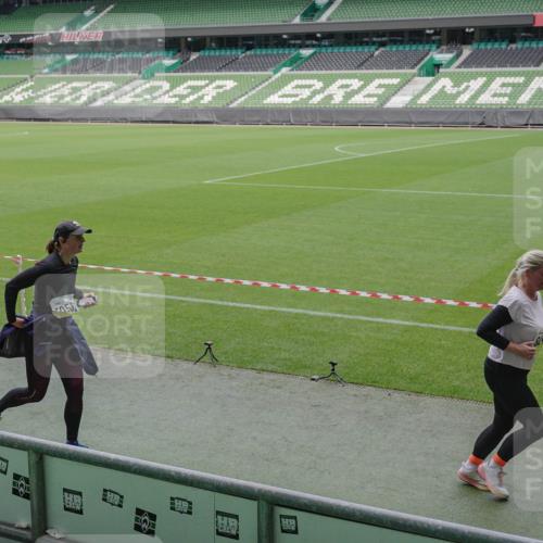 05.10.2025 - 20. swb-Marathon Bremen Michael Burmester http://msf.ph/oto/9245339 05.10.2025 10:37:15 Laufen im Stadion 7776, 7777, 9177, 9208, 9246, 9271, 9272, 9294, 9305, 9360, 9363, 9381, 9473, 9531, 9532, 9600, 9603, 9604, 9655, 9673, 9692, 9802, 9812, 9827, 9839, 9841, 9913, 9979, 10004, 10026, 10030, 10067, 10071, 10093, 10158, 10209, 10217, 10290, 10291, 10345, 10370, 10477, 10489, 10492, 10508, 10518, 10558, 10562, 10571, 10588, 10615, 10656, 10679, 10762, 10771, 10809, 10821, 10837, 10872, 10876, 10995, 11124, 11184, 11223, 11251, 11415, 7908, 9215, 9346 meine-sportfotos.de