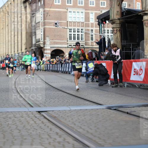 05.10.2025 - 20. swb-Marathon Bremen Yannick Fuchs http://msf.ph/oto/9245356 05.10.2025 10:42:25 Ziel 8187, 9364, 9700, 10838, 11217, 11422 meine-sportfotos.de