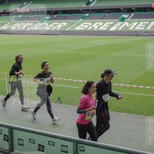 05.10.2025 - 20. swb-Marathon Bremen Michael Burmester http://msf.ph/oto/9245369 05.10.2025 10:37:16 Laufen im Stadion 7776, 7777, 9177, 9208, 9246, 9271, 9272, 9294, 9305, 9360, 9363, 9381, 9473, 9531, 9532, 9600, 9603, 9604, 9655, 9673, 9692, 9802, 9812, 9827, 9839, 9841, 9913, 9979, 10004, 10026, 10030, 10067, 10071, 10093, 10158, 10209, 10217, 10265, 10271, 10290, 10291, 10345, 10370, 10477, 10489, 10492, 10508, 10518, 10558, 10562, 10571, 10588, 10615, 10656, 10679, 10762, 10771, 10809, 10821, 10837, 10872, 10876, 10995, 11124, 11184, 11223, 11251, 11415, 9215, 9346 meine-sportfotos.de