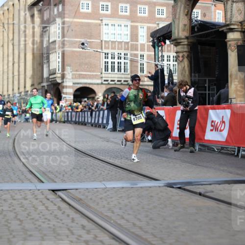 05.10.2025 - 20. swb-Marathon Bremen Yannick Fuchs http://msf.ph/oto/9245401 05.10.2025 10:42:26 Ziel 8187, 9700, 9775, 10375, 10838, 11217, 11422 meine-sportfotos.de