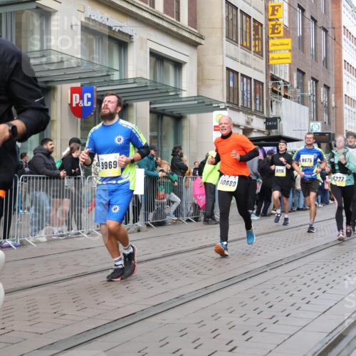 05.10.2025 - 20. swb-Marathon Bremen Strokosch-Dieckow http://msf.ph/oto/9245415 05.10.2025 10:50:33 Ziel 7733, 9199, 9230, 9251, 9277, 9399, 9416, 9425, 9630, 9658, 9663, 9715, 9742, 9832, 9888, 9894, 9966, 9969, 9975, 10029, 10043, 10206, 10224, 10226, 10227, 10254, 10279, 10378, 10479, 10534, 10669, 10689, 10698, 10743, 10932, 11061, 11220, 11279, 11311, 11391, 11451, 11543, 11573, 11661, 7733, 9199, 9230, 9251, 9277, 9399, 9416, 9425, 9630, 9658, 9663, 9715, 9742, 9832, 9888, 9894, 9966, 9969, 9975, 10029, 10043, 10206, 10224, 10226, 10227 meine-sportfotos.de