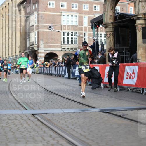 05.10.2025 - 20. swb-Marathon Bremen Yannick Fuchs http://msf.ph/oto/9245441 05.10.2025 10:42:26 Ziel 8187, 9700, 9775, 10375, 10838, 11217, 11422 meine-sportfotos.de