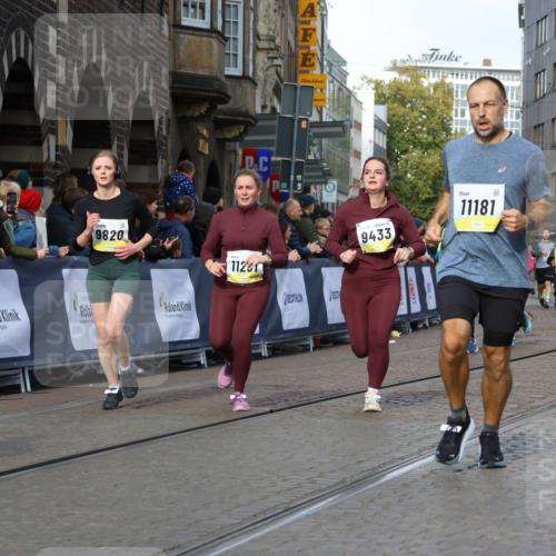 05.10.2025 - 20. swb-Marathon Bremen Strokosch-Dieckow http://msf.ph/oto/9245471 05.10.2025 10:58:26 Ziel 9433, 9608, 9820, 10055, 10084, 10261, 10285, 10408, 10586, 10988, 11181, 11291, 11591, 11700 meine-sportfotos.de