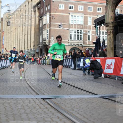 05.10.2025 - 20. swb-Marathon Bremen Yannick Fuchs http://msf.ph/oto/9245553 05.10.2025 10:42:28 Ziel 9700, 9775, 10375, 11217, 11230, 11422 meine-sportfotos.de