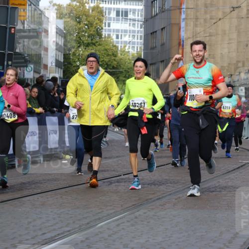 05.10.2025 - 20. swb-Marathon Bremen Strokosch-Dieckow http://msf.ph/oto/9245561 05.10.2025 10:58:30 Ziel 9430, 9433, 9472, 9529, 9766, 9820, 9913, 10049, 10055, 10261, 10285, 10408, 10513, 10936, 10988, 11291, 11591, 11700 meine-sportfotos.de