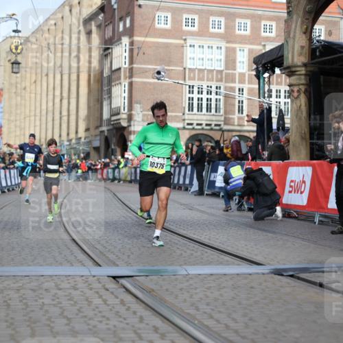 05.10.2025 - 20. swb-Marathon Bremen Yannick Fuchs http://msf.ph/oto/9245569 05.10.2025 10:42:28 Ziel 9700, 9775, 10375, 11217, 11230, 11422 meine-sportfotos.de