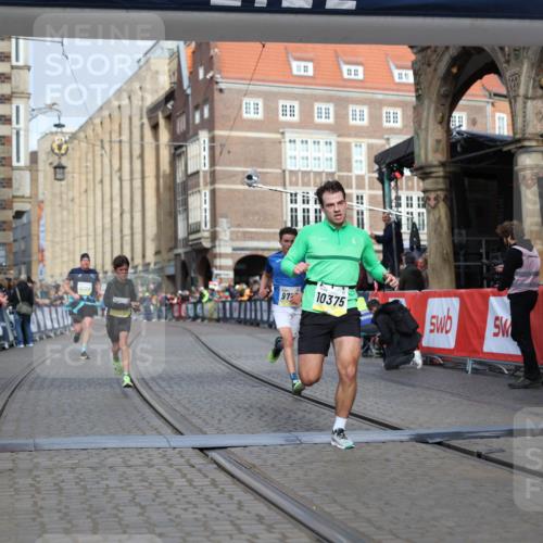 05.10.2025 - 20. swb-Marathon Bremen Yannick Fuchs http://msf.ph/oto/9245628 05.10.2025 10:42:29 Ziel 9700, 9775, 10208, 10375, 11217, 11230 meine-sportfotos.de