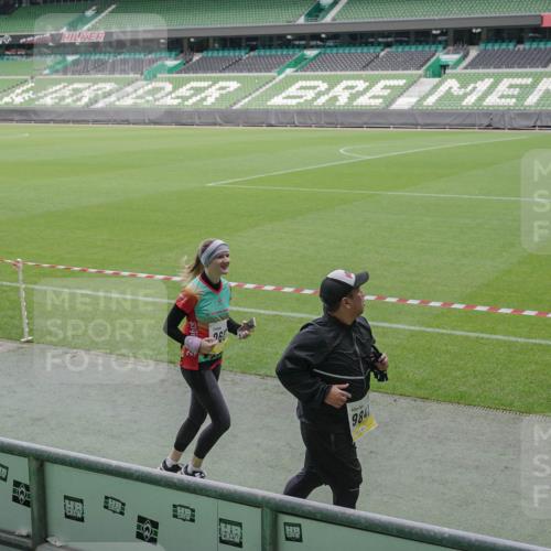 05.10.2025 - 20. swb-Marathon Bremen Michael Burmester http://msf.ph/oto/9245653 05.10.2025 10:37:25 Laufen im Stadion 7776, 7777, 9177, 9208, 9246, 9305, 9360, 9363, 9365, 9381, 9426, 9473, 9531, 9532, 9600, 9603, 9604, 9655, 9673, 9692, 9802, 9812, 9839, 9841, 9893, 9913, 9979, 10004, 10026, 10067, 10071, 10158, 10217, 10265, 10271, 10290, 10291, 10301, 10345, 10370, 10471, 10477, 10489, 10492, 10508, 10510, 10518, 10562, 10571, 10588, 10615, 10679, 10762, 10771, 10777, 10821, 10826, 10837, 10872, 10876, 10995, 11001, 11121, 11124, 11162, 11183, 11184, 11223, 11251, 11415 meine-sportfotos.de