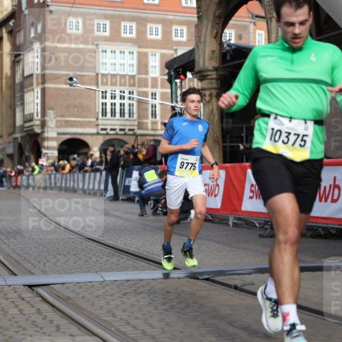 05.10.2025 - 20. swb-Marathon Bremen Yannick Fuchs http://msf.ph/oto/9245655 05.10.2025 10:42:30 Ziel 9700, 9775, 10208, 10375, 11230 meine-sportfotos.de