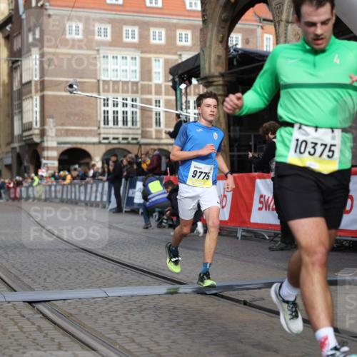 05.10.2025 - 20. swb-Marathon Bremen Yannick Fuchs http://msf.ph/oto/9245659 05.10.2025 10:42:30 Ziel 9700, 9775, 10208, 10375, 11230 meine-sportfotos.de