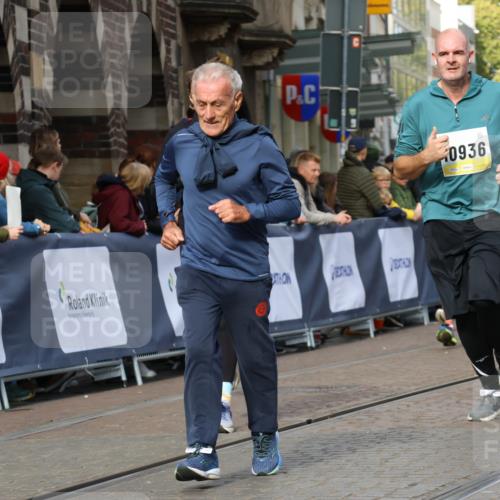 05.10.2025 - 20. swb-Marathon Bremen Strokosch-Dieckow http://msf.ph/oto/9245721 05.10.2025 10:58:36 Ziel 7163, 8585, 9359, 9370, 9430, 9472, 9529, 9540, 9622, 9714, 9766, 9913, 10049, 10261, 10285, 10513, 10527, 10591, 10679, 10871, 10936, 10988, 11078 meine-sportfotos.de