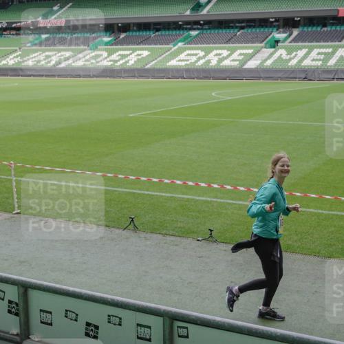 05.10.2025 - 20. swb-Marathon Bremen Michael Burmester http://msf.ph/oto/9245737 05.10.2025 10:37:32 Laufen im Stadion 7776, 9177, 9208, 9246, 9305, 9360, 9363, 9365, 9381, 9426, 9448, 9531, 9532, 9600, 9603, 9604, 9673, 9692, 9802, 9812, 9839, 9841, 9893, 9913, 9979, 10067, 10158, 10194, 10265, 10271, 10274, 10290, 10291, 10301, 10345, 10370, 10471, 10477, 10489, 10508, 10510, 10518, 10562, 10571, 10615, 10762, 10771, 10777, 10821, 10826, 10837, 10872, 10876, 10995, 11001, 11050, 11121, 11124, 11150, 11162, 11183, 11184, 11223, 11251, 11415 meine-sportfotos.de