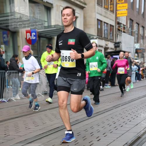 05.10.2025 - 20. swb-Marathon Bremen Strokosch-Dieckow http://msf.ph/oto/9245738 05.10.2025 10:50:44 Ziel 9199, 9256, 9287, 9399, 9416, 9425, 9630, 9663, 9894, 9906, 9966, 10029, 10206, 10215, 10222, 10226, 10227, 10254, 10378, 10432, 10534, 10669, 10698, 10743, 10932, 11061, 11220, 11279, 11311, 11391, 11573, 9199, 9256, 9287, 9399, 9416, 9425, 9630, 9663, 9894, 9906, 9966, 10029, 10206, 10215, 10222, 10226, 10227, 10432 meine-sportfotos.de