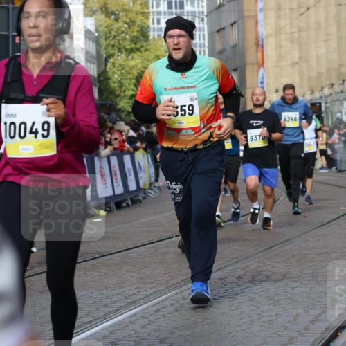 05.10.2025 - 20. swb-Marathon Bremen Strokosch-Dieckow http://msf.ph/oto/9245870 05.10.2025 10:58:38 Ziel 7163, 8585, 9346, 9359, 9370, 9430, 9472, 9529, 9540, 9622, 9714, 9766, 9913, 10049, 10513, 10527, 10591, 10679, 10871, 10936, 11078 meine-sportfotos.de