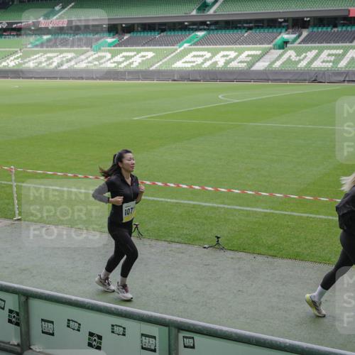 05.10.2025 - 20. swb-Marathon Bremen Michael Burmester http://msf.ph/oto/9245945 05.10.2025 10:37:44 Laufen im Stadion 7621, 7776, 9237, 9246, 9360, 9363, 9365, 9381, 9426, 9448, 9486, 9531, 9532, 9536, 9600, 9603, 9642, 9748, 9802, 9841, 9893, 9979, 10056, 10067, 10098, 10158, 10194, 10265, 10271, 10274, 10290, 10291, 10301, 10345, 10370, 10471, 10477, 10485, 10508, 10510, 10518, 10562, 10571, 10611, 10615, 10711, 10713, 10771, 10777, 10826, 10829, 10837, 10872, 10876, 10995, 11001, 11050, 11121, 11124, 11150, 11162, 11183, 11184, 11223, 11251, 11415, 9177, 9208 meine-sportfotos.de